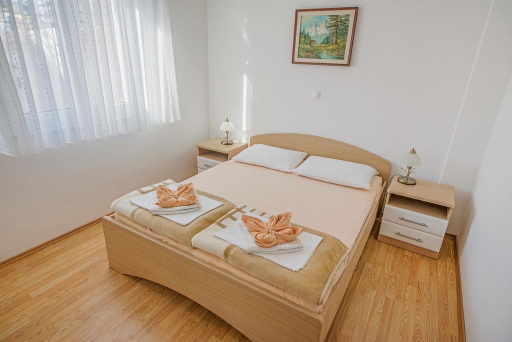 Apartments Mia Башка Екстер'єр фото