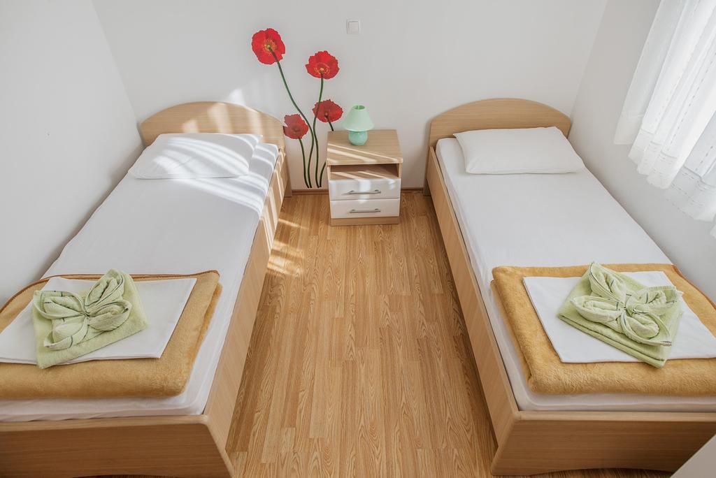 Apartments Mia Башка Екстер'єр фото