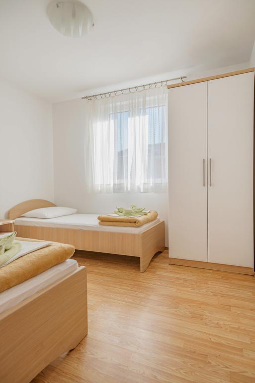 Apartments Mia Башка Екстер'єр фото