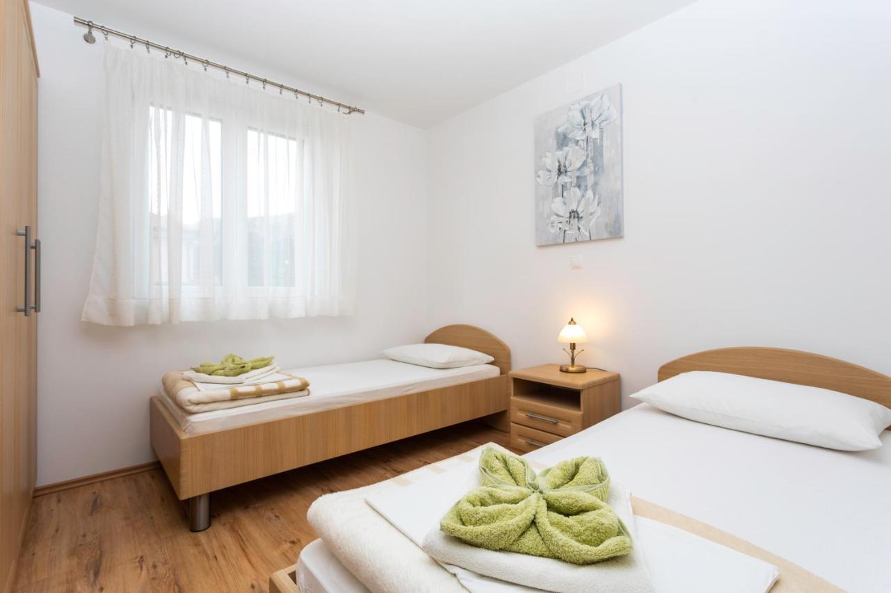 Apartments Mia Башка Екстер'єр фото